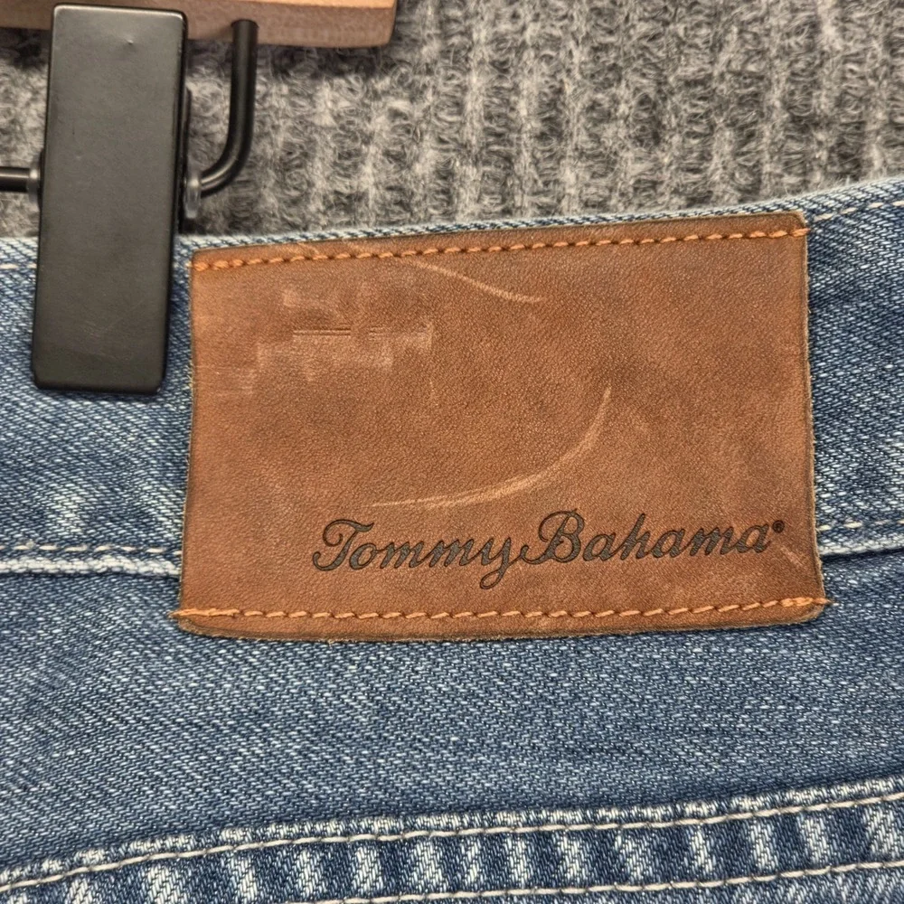 Tommy Bahama Men 42x30 Standard Fit Straight Jeans Blue Denim Tencel Marlin Logo